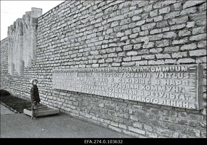 1918.a. Narva töörahva kommuunile pühendatud mälestusmärk.