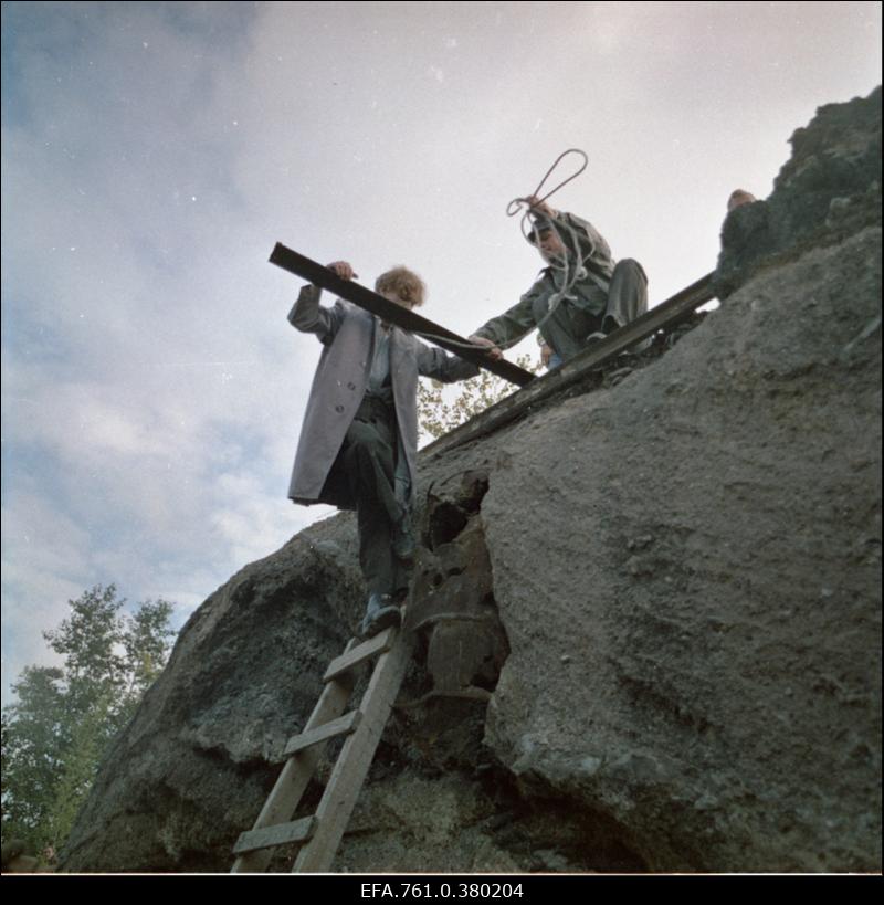 Filmi "Metskannikesed" võtted. Tõnu poomisstseeni ettevalmistamine. Tõnu rollis Arvo Kukumägi