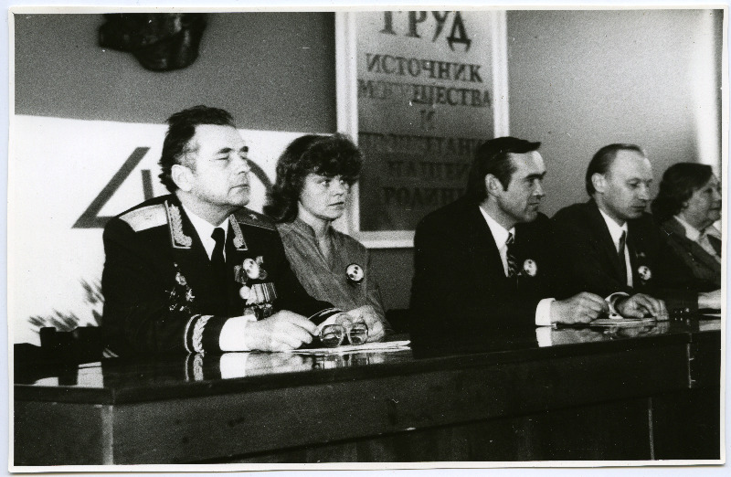 Veteranide autasustamine 1985. aastal Tartus, foto presiidiumist
