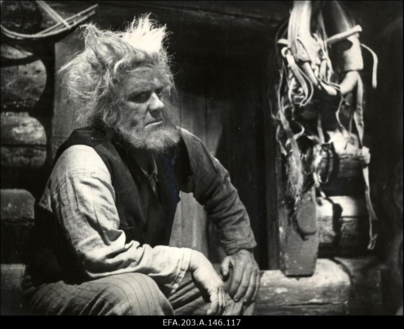 Näitleja Elmar Salulaht Jürka osas filmistuudioTallinnfilm mängufilmis Põrgupõhja uus Vanapagan.