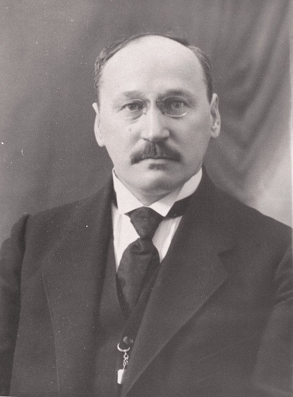 Lüüs, Karl- "Estonia" teatrimaja osaühisuse juhatuse esimees 1914.-1923.a.