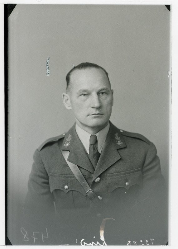 Sõjavägede Staabi VI osakonna (väljaõpe) riigikaitse õpetaja major Karla (Karl) Lind.