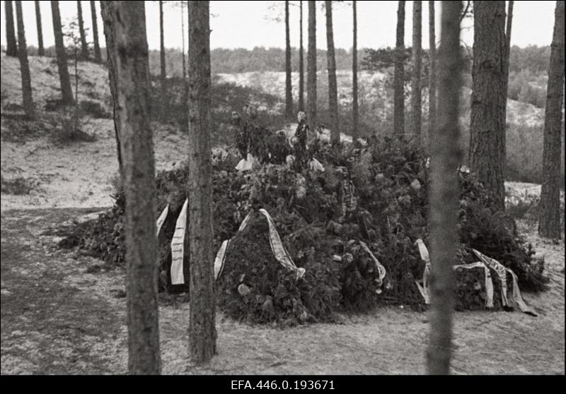 Värske haud Metsakalmistul.