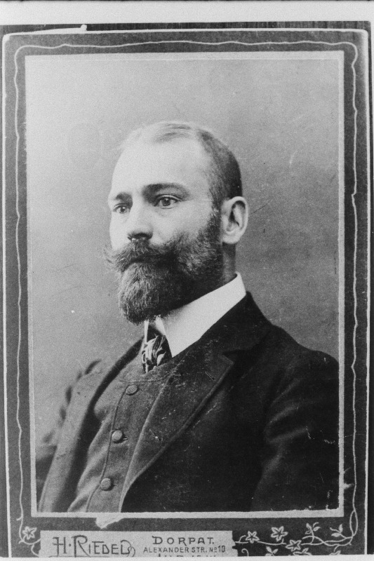 Hindrey, Karl August - kirjanik ja kunstnik.