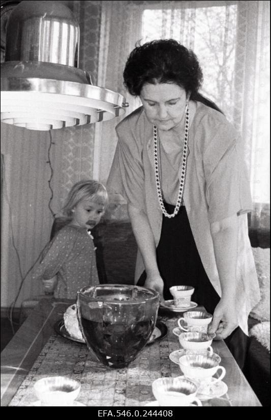 Proua Ingrid Rüütel koos lapselapsega.