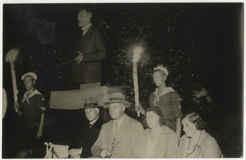 I Rahvuslik noorsoo laager-konverents Tallinnas Kakumäel 13.-14.08.1932, Jaan Tõnisson noortele kõnelemas