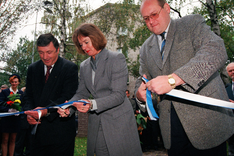Eesti Lennukompanii ELK Lennuliinid uue peahoone avamine Majaka 26, vasakul Aerofloti vanem viitsepresident Aleksandr Krasnenker, paremal teede- ja sideminister Raivo Vare.