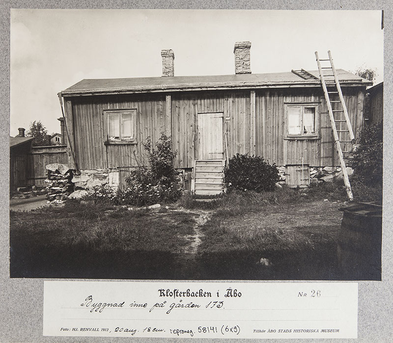 Luostarinmäki; sarjasta Klosterbacken i Åbo nro 26; tontin 173 sisäpihan puurakennus