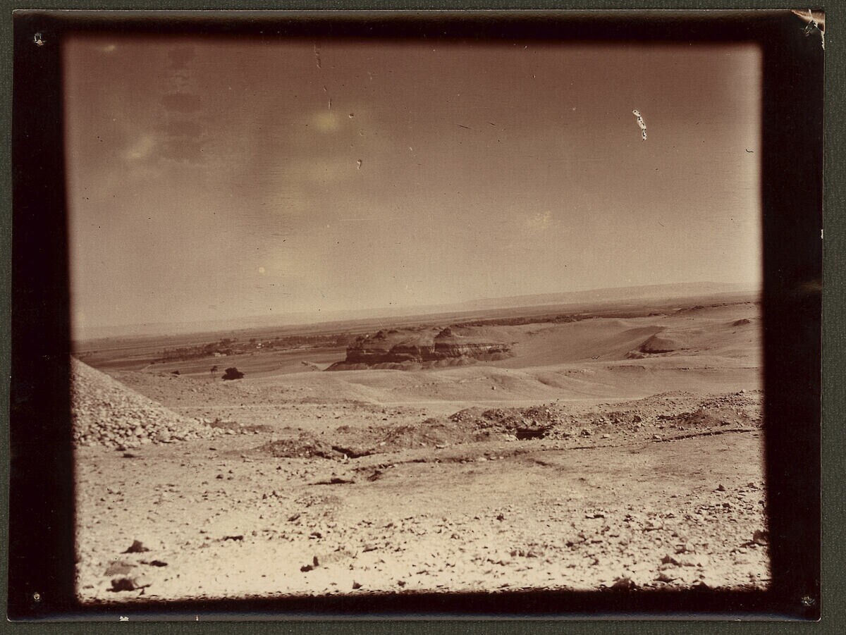 Cairo, burial ground behind the three pyramids - Caption: verso: M. “1724 W/II/Cairo: Gräberfeld behind the/3 Pyramids,” l. “20 XI 1908/12h30” (pencil, vertical)