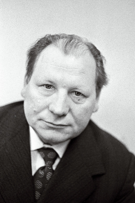 Tori, Endel – Paide rajooni Alliku sovhoosi Lenini ja Tööpunalipu ordeniga ning „Austuse märgiga“ autasustatud direktor.