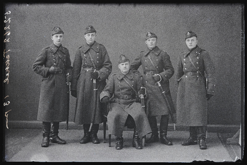 Grupp sõjaväelasi, (foto tellija Tekkel).