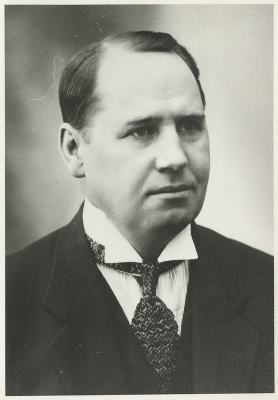 Portreefoto Tartu Ülikooli rektor Hugo Kaho'st