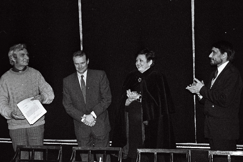 Rahvusraamatukogule anti üle Otto Tiefi raamatud.