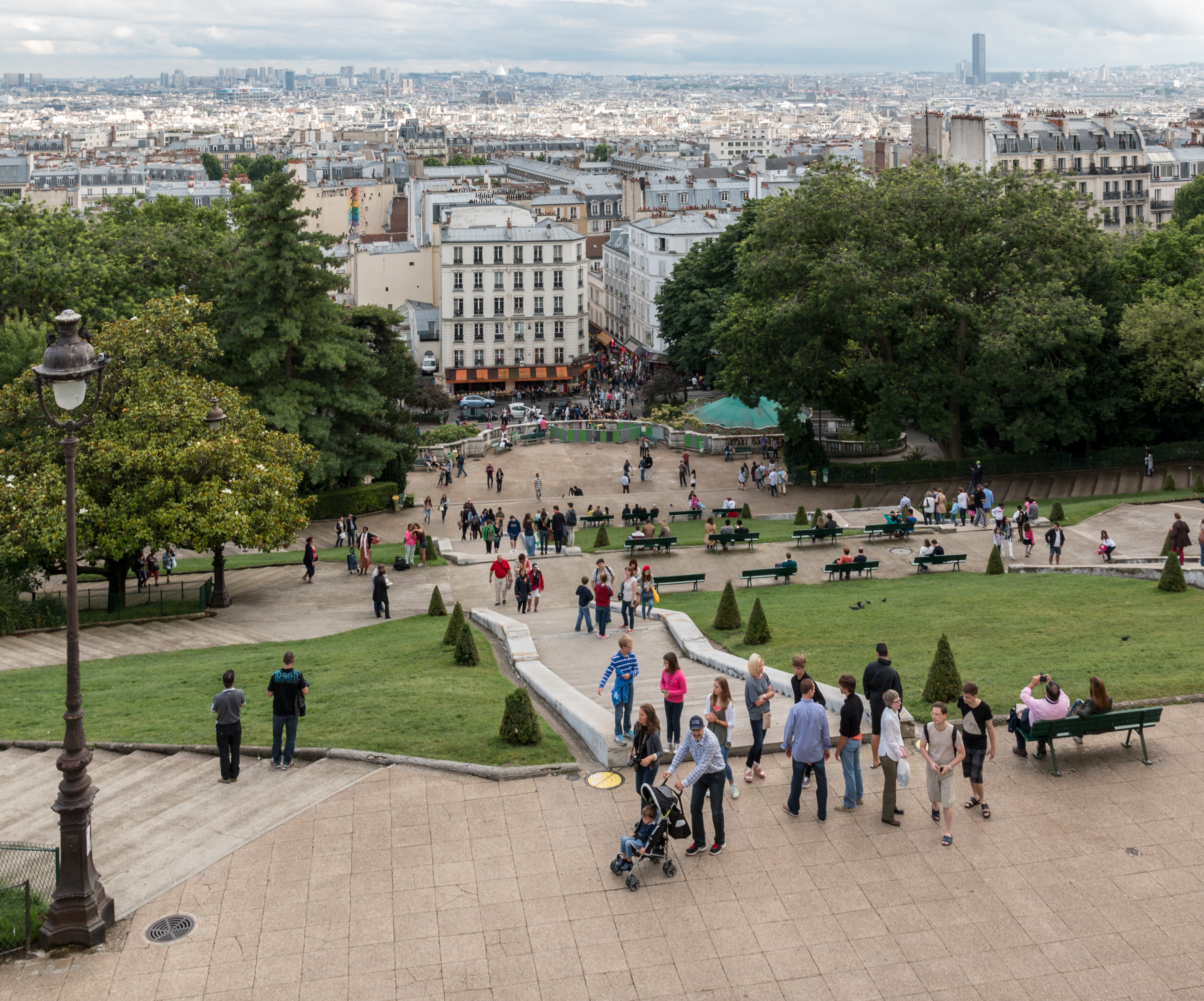 Paris, Sacré-Cœur de Montmartre, Vorplatz -- 2014 -- 1183 - View from Sacré-Cœur de Montmartre, Paris, France