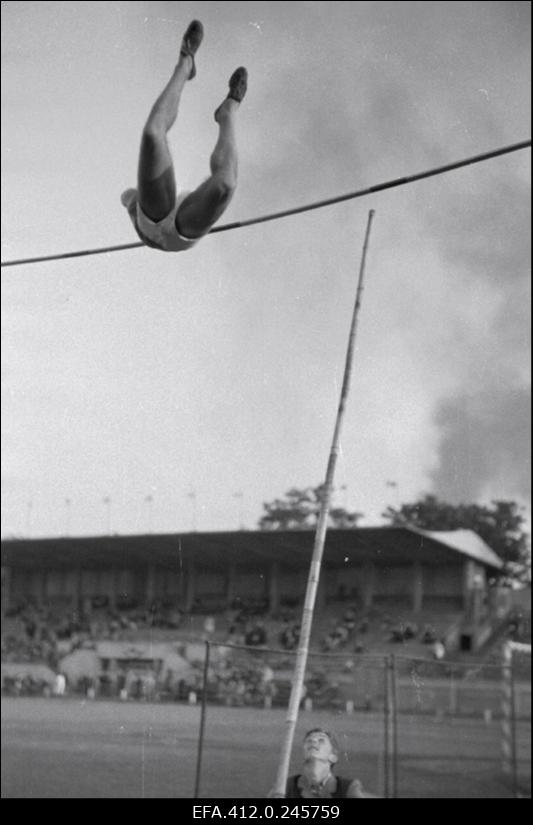 ENSV esivõistlused kergejõustikus.