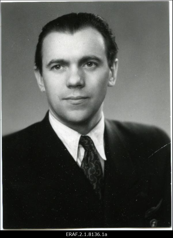 Viktor Gurjev (1914). ENSV rahvakunstnik (1960), laulupedagoog, NLKP liige (1966). II maailmasõja ajal kuulus ENSV Riiklikesse Kunstiansamblitesse. Aastast 1950 Rahvusooper Estonia solist. Portree.