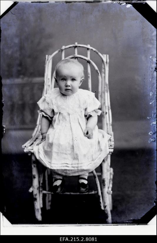 Väike laps, (foto tellija Kalkun).