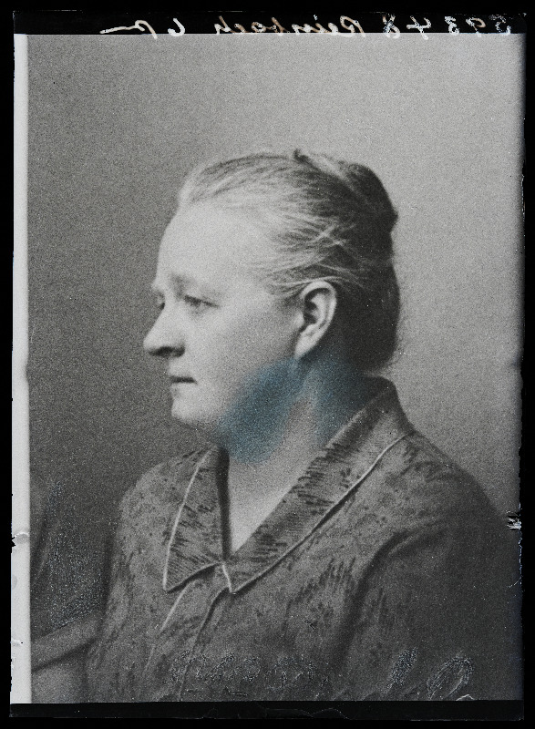 Naise foto, (04.07.1932 fotokoopia, tellija Reinbach Hallistest, Pornusest).