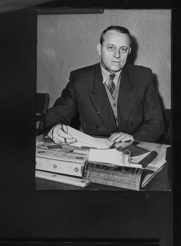 Tallinna Pedagoogilise Instituudi direktor Karl Prinkman (praegu Pedagoogika Teadusliku Uurimise Instituudi teaduslik sekretär).