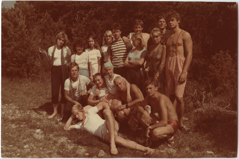 EÜE-87, EÜE-88 rühmade grupipildid. Kuressaare rühm