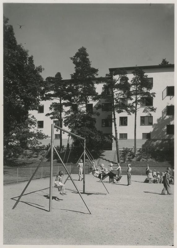 Laste mänguväljak Tranebergi kortermajade vahel