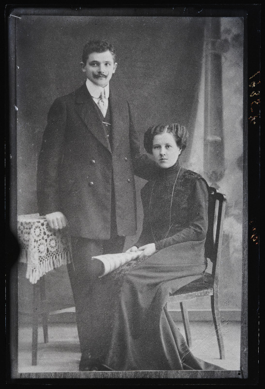 Abielupaar, (16.12.1915 fotokoopia, tellija Wanak [Vanak]).