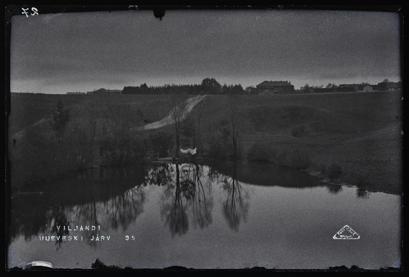 Viljandi. Uueveski järv. 35