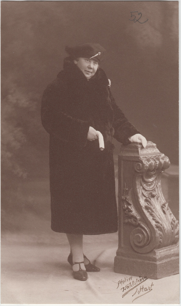 Ida (Adi) Schwalbe. Stuudiofoto