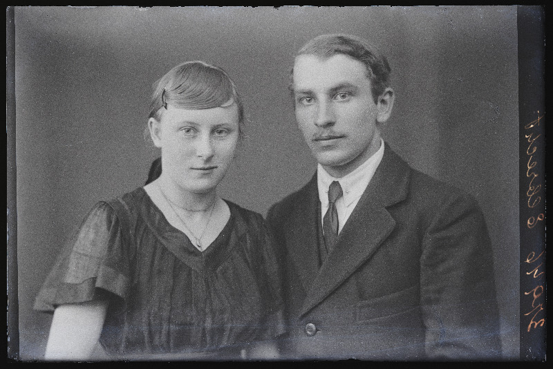 Elbrecht naisega.