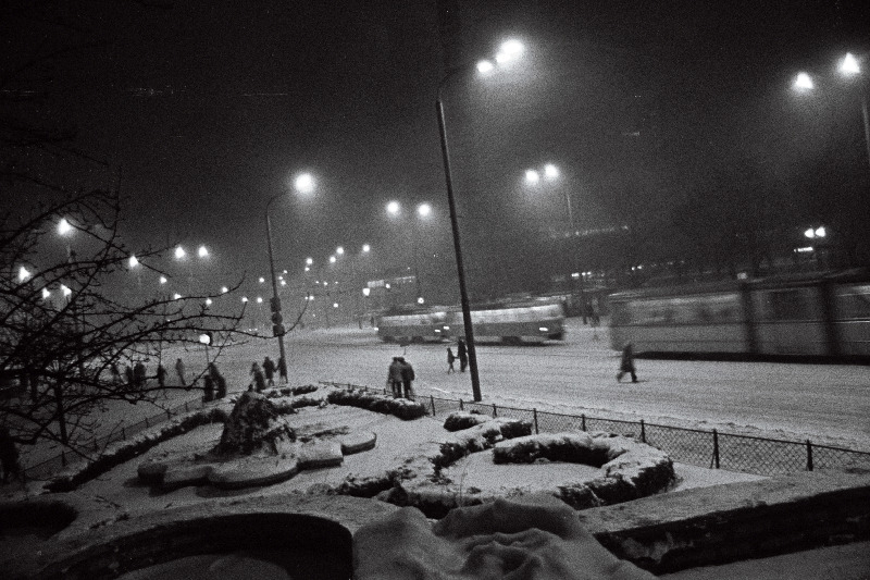 Vaade öisele Pärnu maanteele.