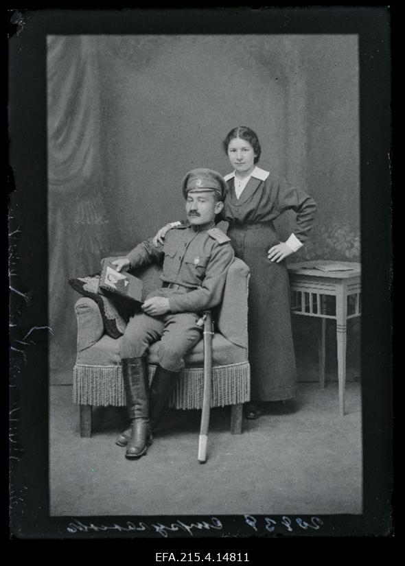 Sõjaväelane Struganoff (Struganov) naisega.