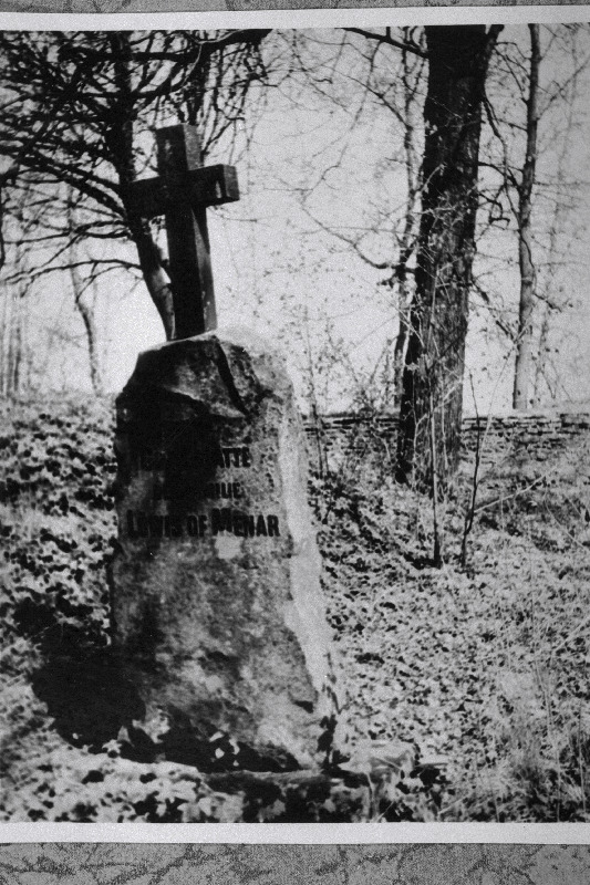 Baltisaksa ajaloolase ja kartograafi Karl von Löwis of  Menari hauarist Lüganuse kalmistul.