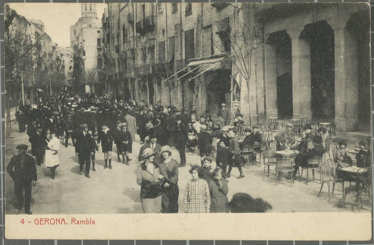 4-Gerona. Rambla Subsequently of Liberty - People walking around the Rambla de la Libertad. In the background, the Cathedral of Girona.