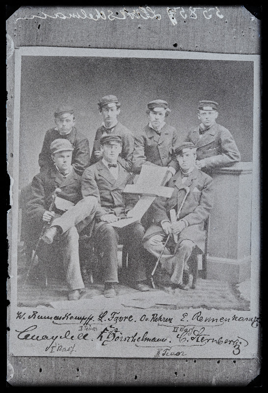 Grupp baltisaksa üliõpilaskorporatsiooni liikmeid: W. Rennenkampff, L. Favre, O. von Rehren, E. Rennenkampff, Hoerschelmann, Sternberg, (14.08.1930 fotokoopia, tellija Hörschelmann).
