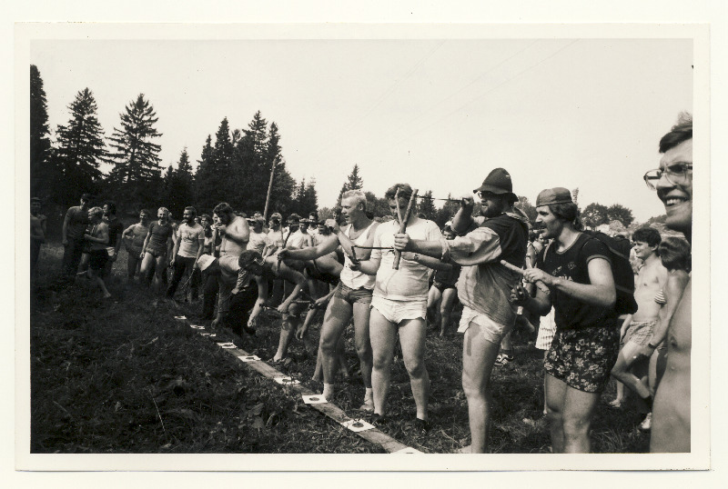 EÜE-84 kokkutulekud Karksi-Nuias V. Võistlus neile, kes kaaluvad üle 100 kg