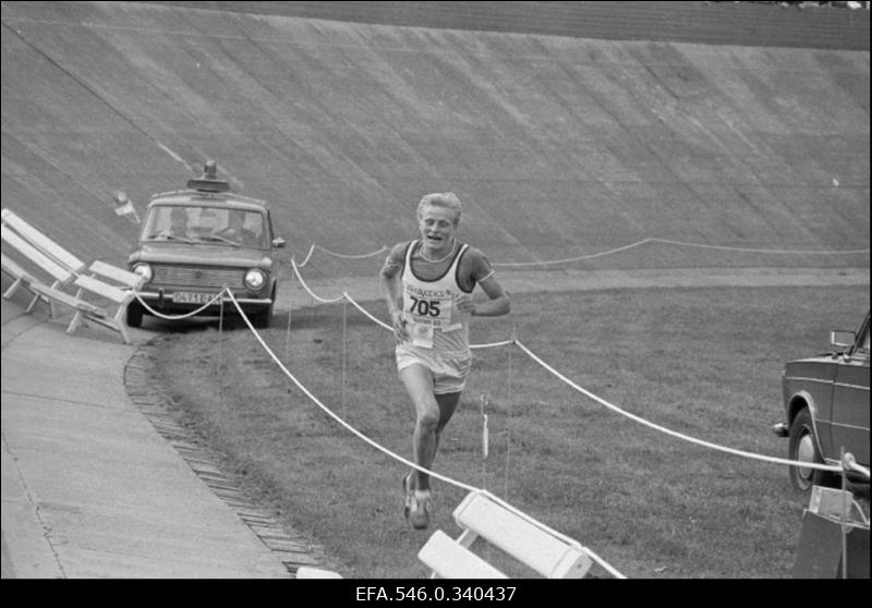 Rahva Hääle Rahvajooks'83.