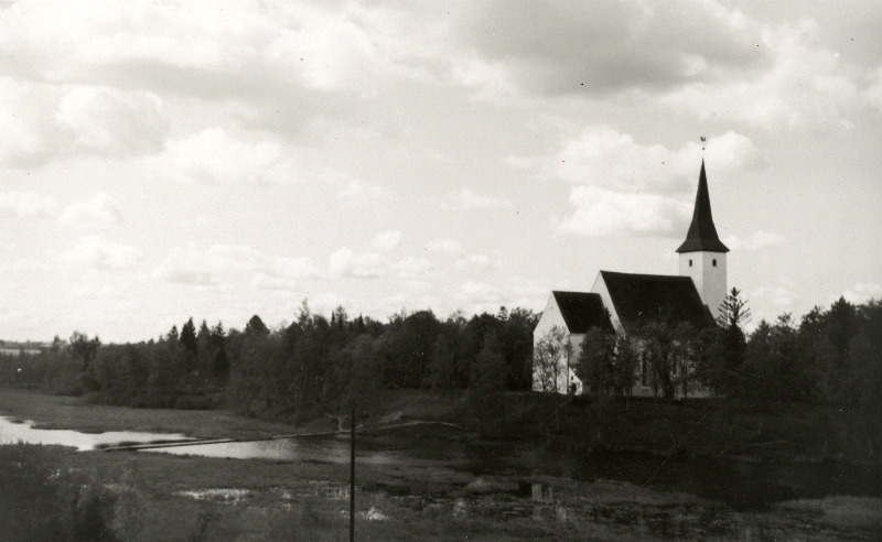 Suure-Jaani kirik ja kalmistu