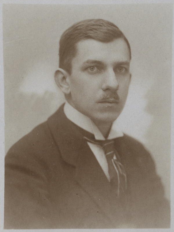 Usuteaduse Üliõpilaste Seltsi liige Johannes Walter, portreefoto