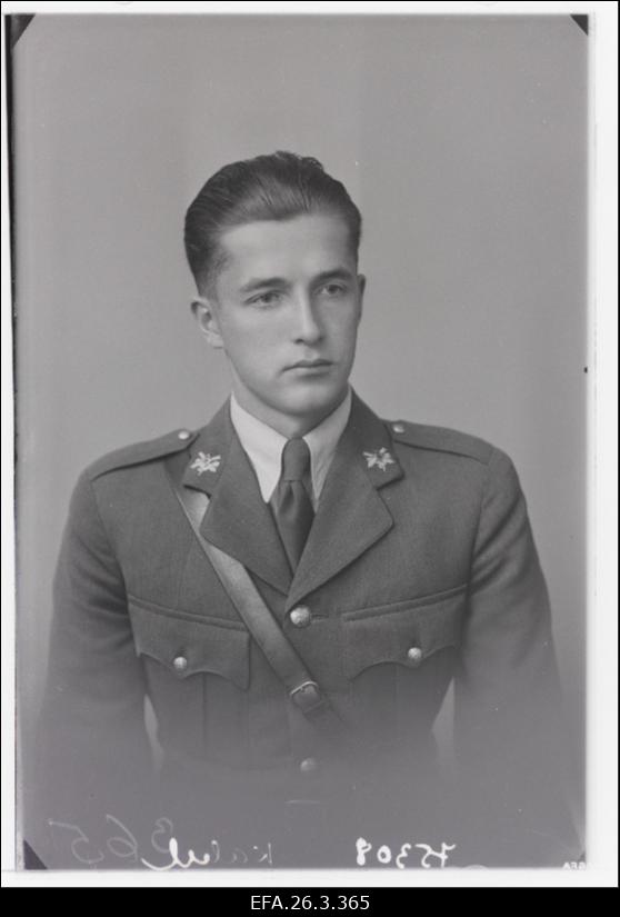 Sõjaväe Tehnikakooli nooremohvitser lipnik Julius Kabel.