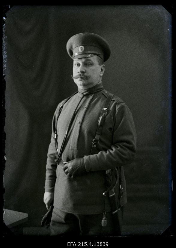 Viljandi sõjaväeringkonna ülem alampolkovnik [Mihail] Hudožilov.