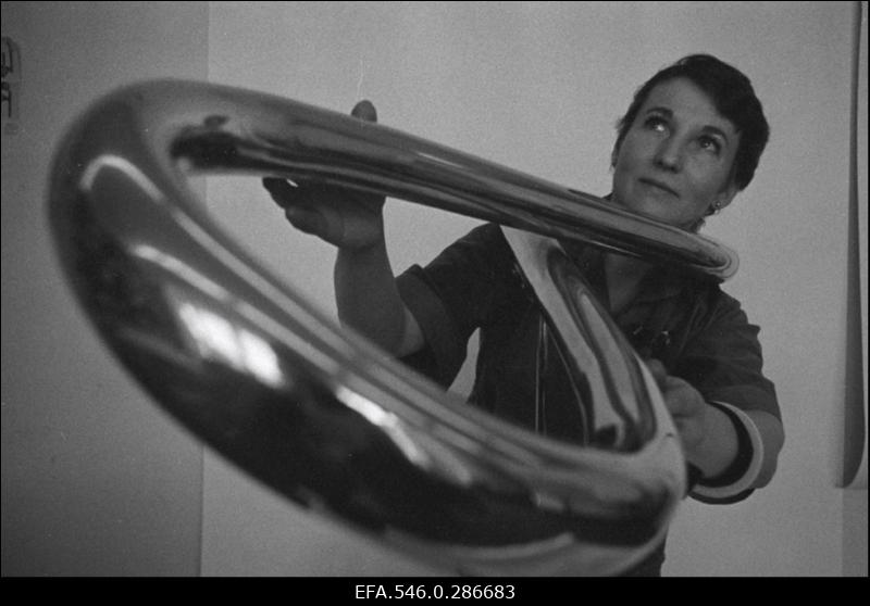 Metallikunstnik ja skulptor Nora Raba