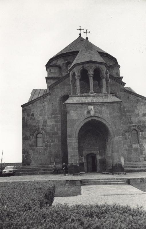 Vaade kirikule Adžmiatsini linnas.