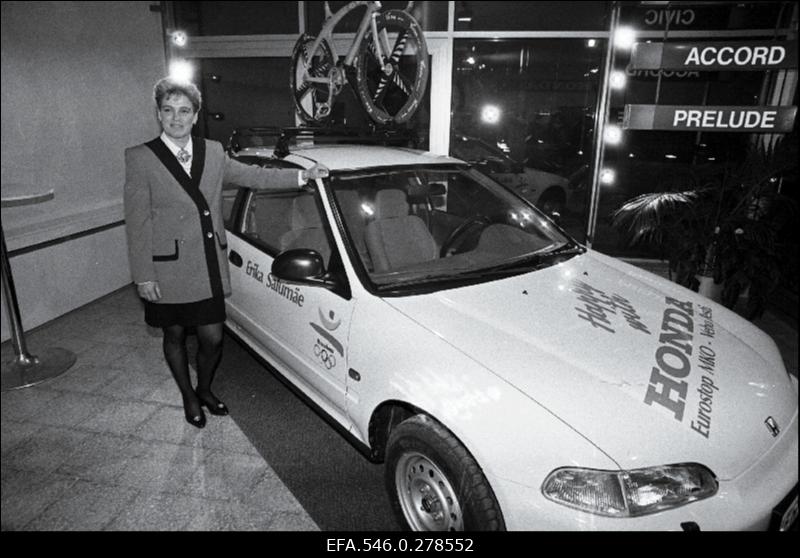 Barcelona olümpiavõitjat trekisõidus Erika Salumäed premeeritakse sõiduautoga Honda.