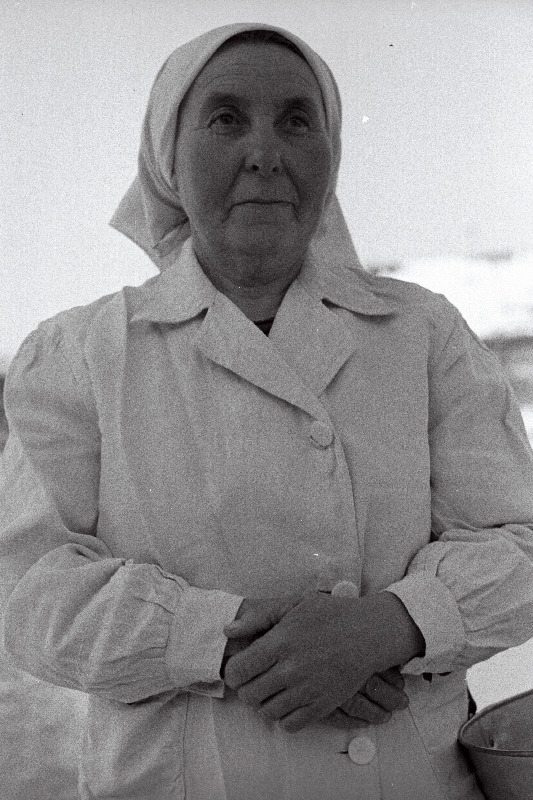 Loksa rajooni Majaka kolhoosi lüpsja - karjatalitaja M. Stein.