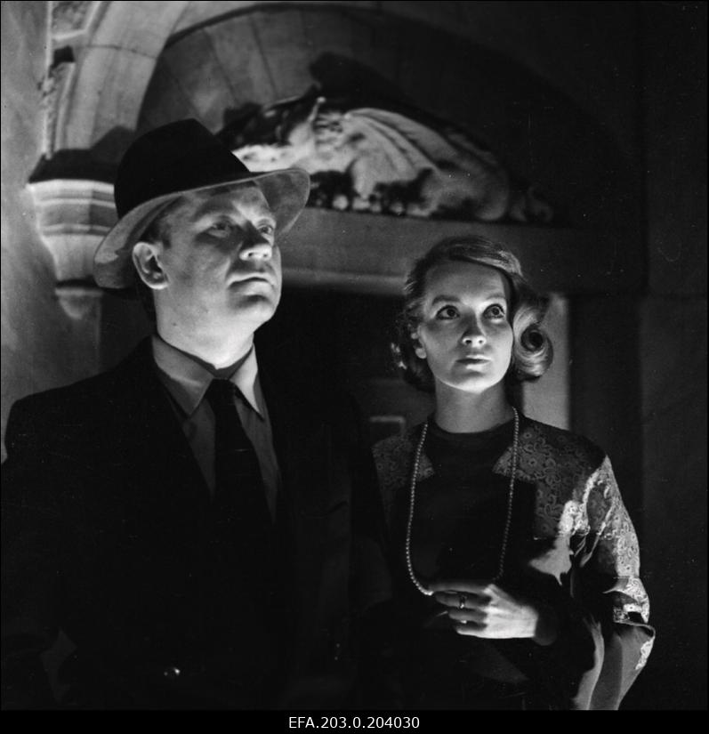 Tallinnfilmi mängufilm "Bande". Ned Beamount (Tõnu Kark) ja Eloise (Regina Razuma).