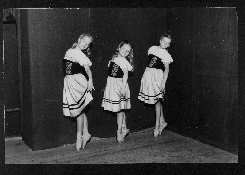 Kaubandustööliste klubi balletirühm.