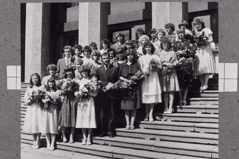 E. Vilde nimelise Tallinna Pedagoogilise Instituudi 1984. aasta raamatukogunduse ja bibliograafia erialal lõpetajad.