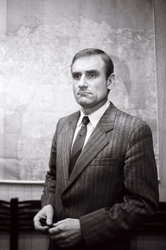 Ants Laaneots püsti.