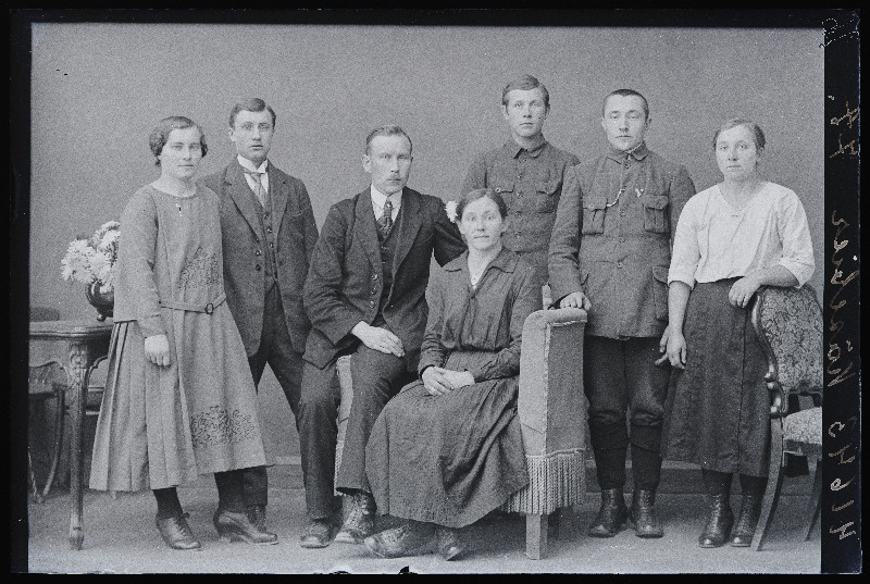 Grupp inimesi, (foto tellija Käsebier [Kesebier]).