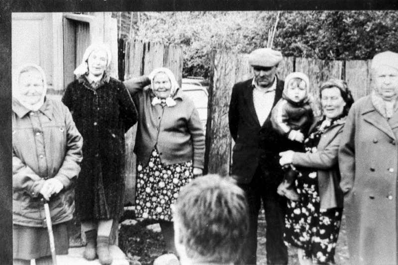 Ees-Kaukaasia mägiküla Burna eestlased. Keskel Rudolf Kleinot, keda rahvas külavanemaks kutsub.